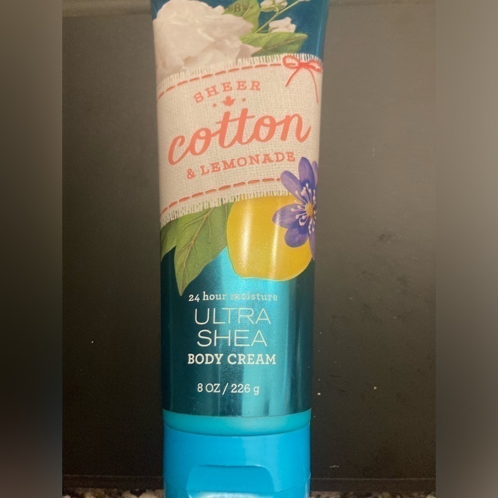 Bath & body works sheet cotton & lemonade 24 hour moisture body cream.8 oz size.